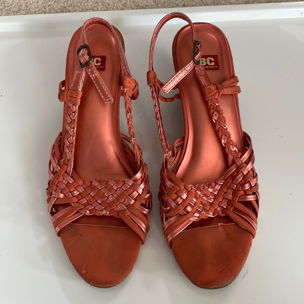 Metallic coral mini wedge